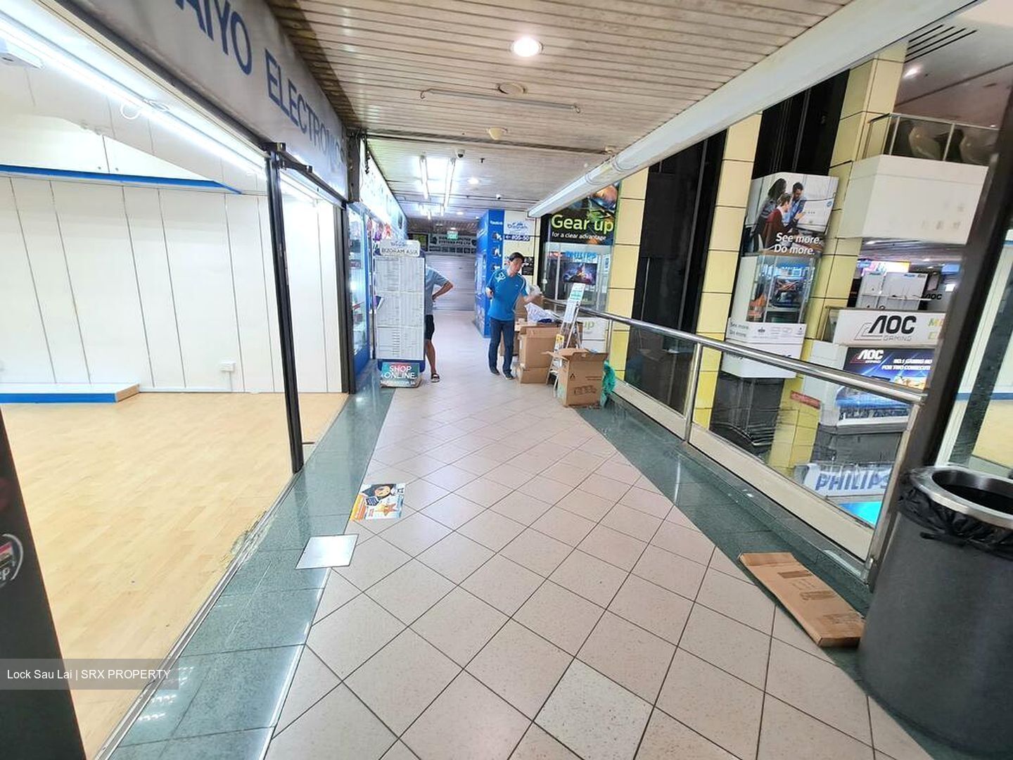 Sim Lim Square (D7), Shop House #499272601